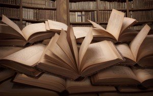 Book with turning pages (Abogados de crímenes)